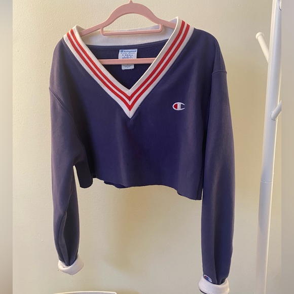 Champion V neck pullover 💜❤️ - Picture 1 of 4